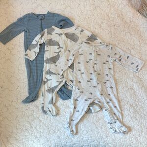 Carters 9M Three PJs Bundle 🐳 Blue stripes & two whale prints, 2 zips & 1 snaps